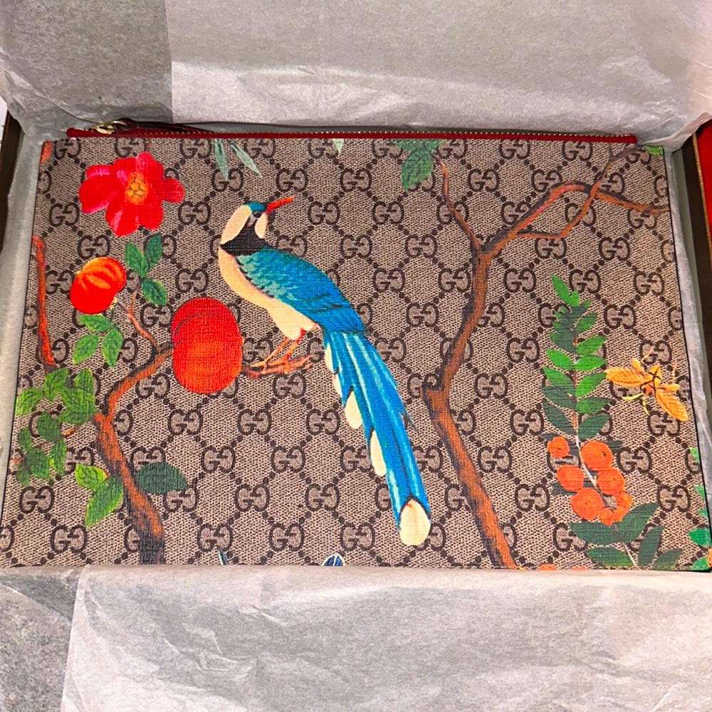 Gucci Tian GG Supreme Zip Clutch New with box (never used)